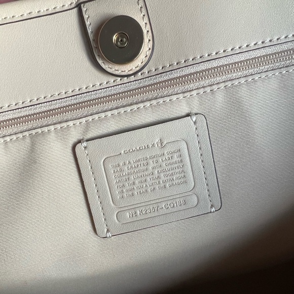 NEW WITH TAGS COACH LEATHER DRAGON PURSE - Picture 5 of 6